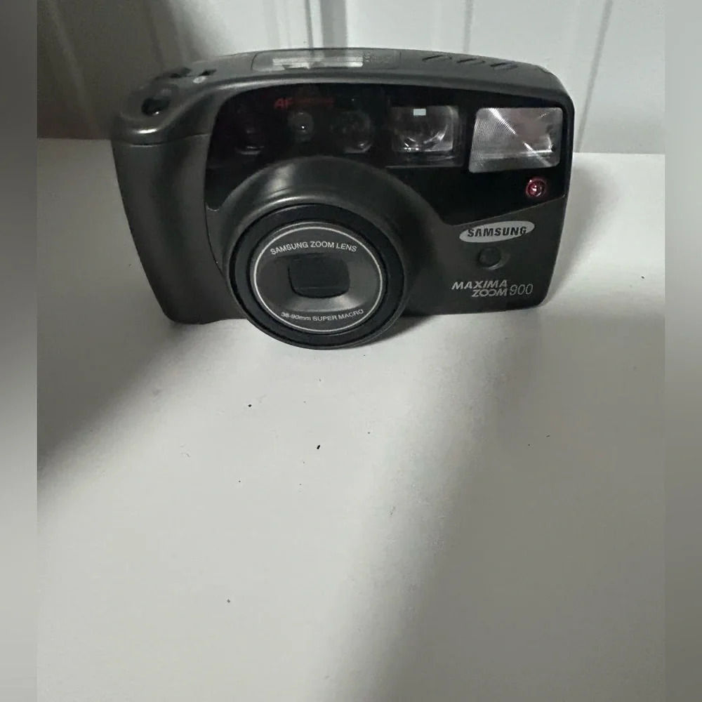 Samsung Maxima Zoom 900 Black Compact Film Camera untested